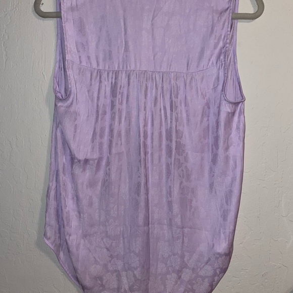 CAbi Lavender Lilac Rose Brocade Sleeveless Blouse with Enamel style buttons - Picture 4 of 14